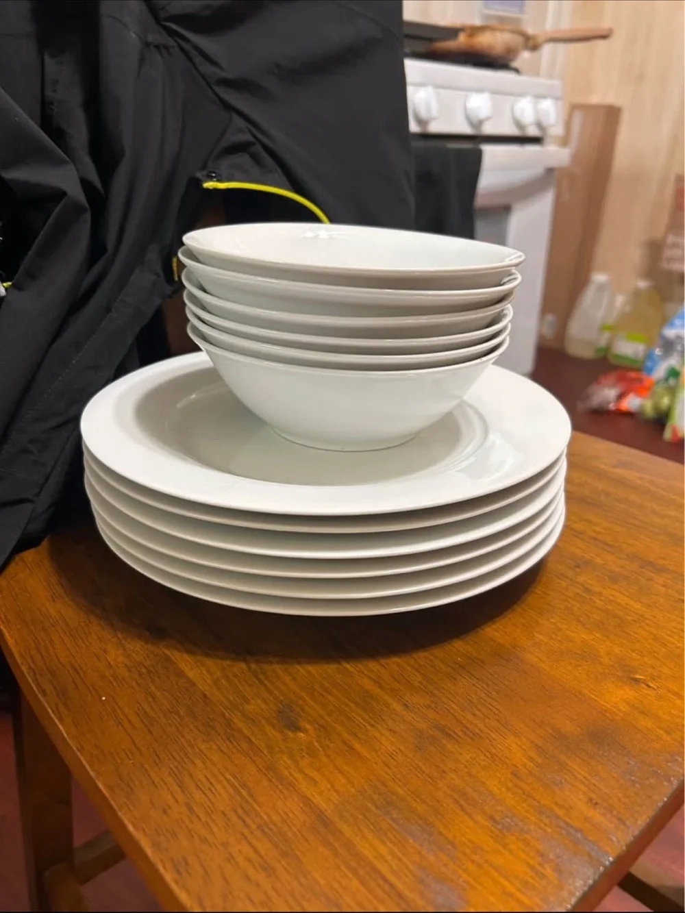 Amazon White Ceramic Plate and Bowl Set with Clear Glass Tumblers